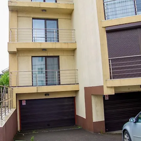 Vila With Balcony And Parking 1 Bükreş