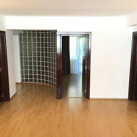 Vila With Balcony And Parking 1