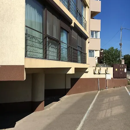 Vila With Balcony And Parking 1 Bükreş